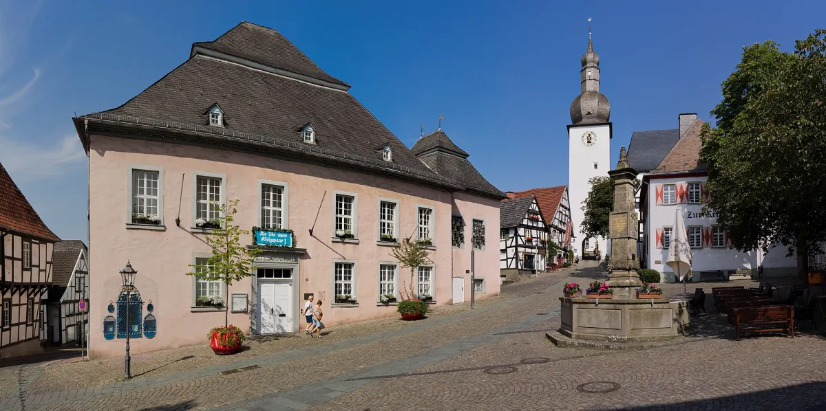Alter Markt in Arnsberg mit Glockenturm