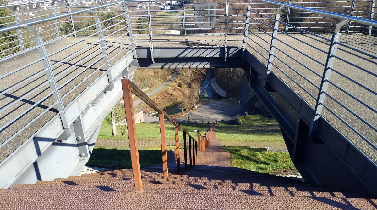 Himmelstreppe am Staudamm des Hennesees